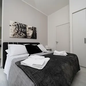 https://white-rooms.catania-hotels.net